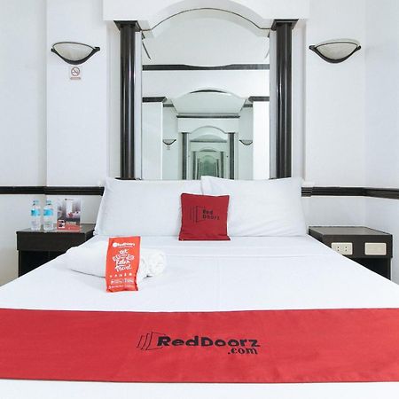 Reddoorz At Plus Villa Gloria Taguig Exterior foto