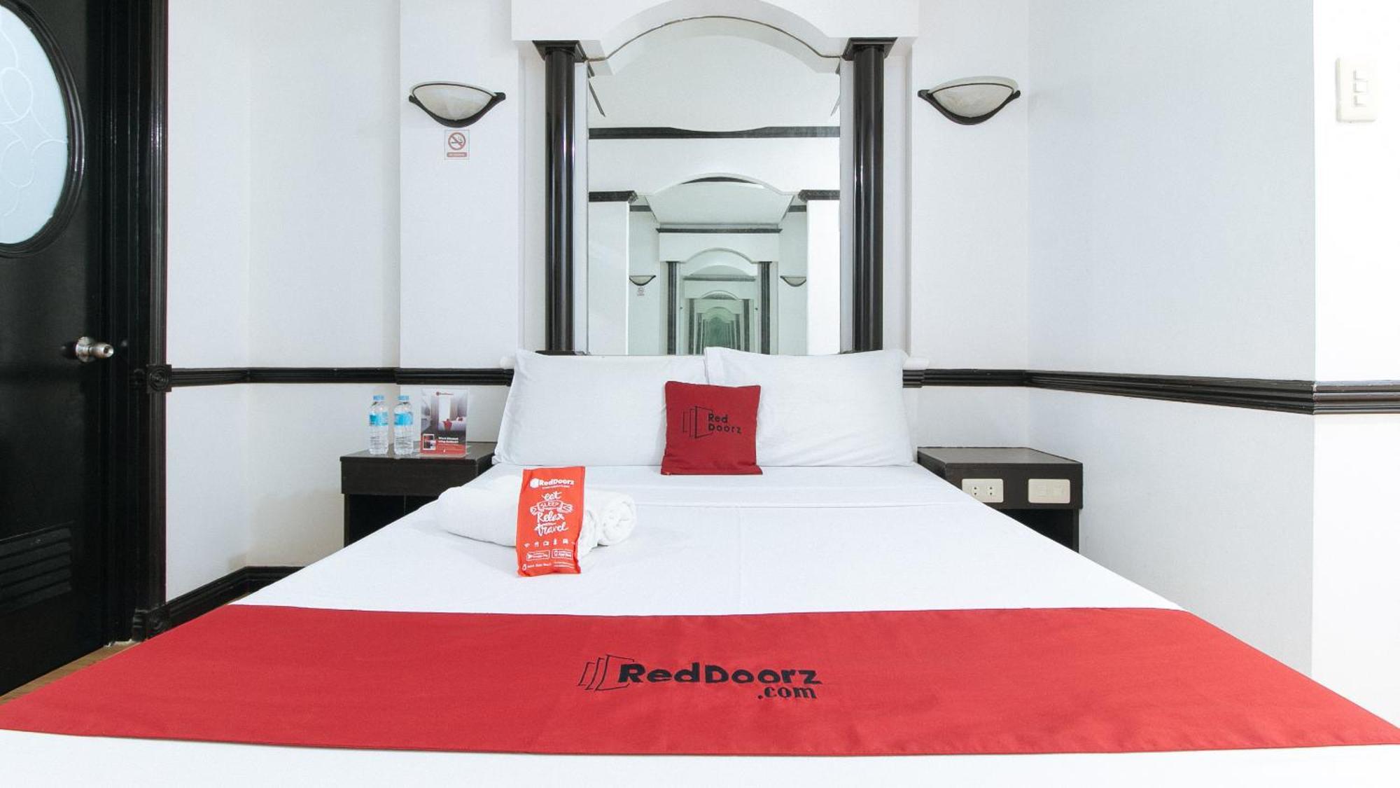 Reddoorz At Plus Villa Gloria Taguig Exterior foto